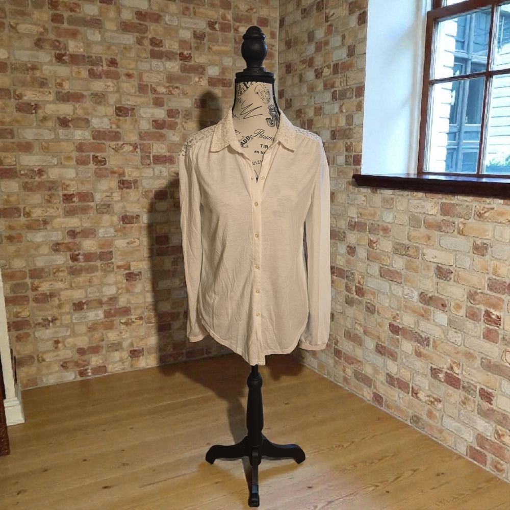 Carolyn Taylor White Lace Top‎